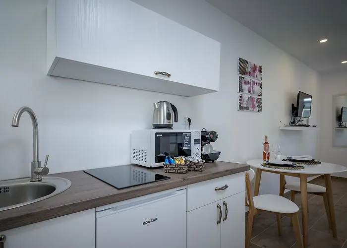 King's Landing - Hvar * هفار