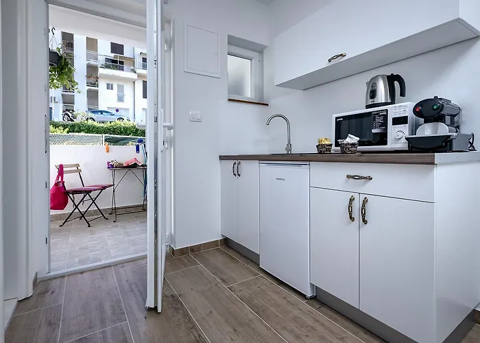 King's Landing - Hvar * هفار